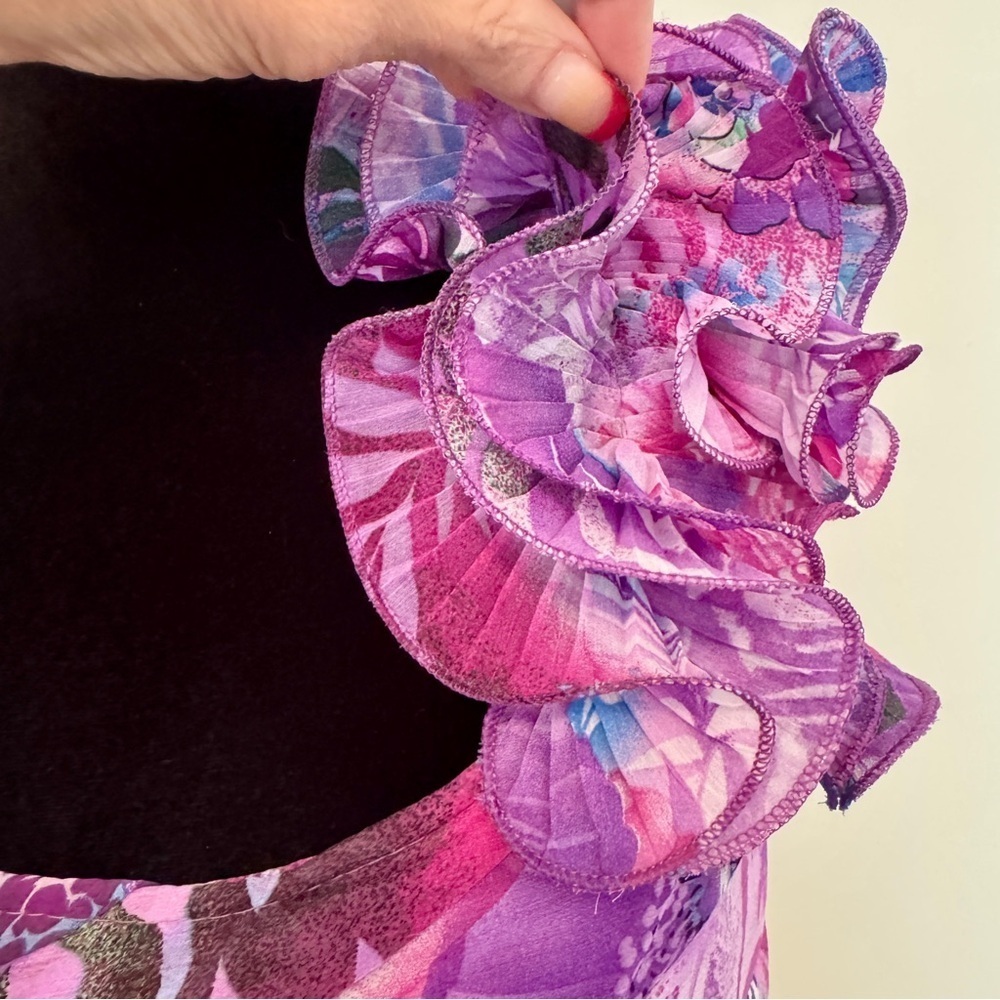 Pristine - Ruffle Shoulder Floral Top Size: Large - Picture 3 of 9